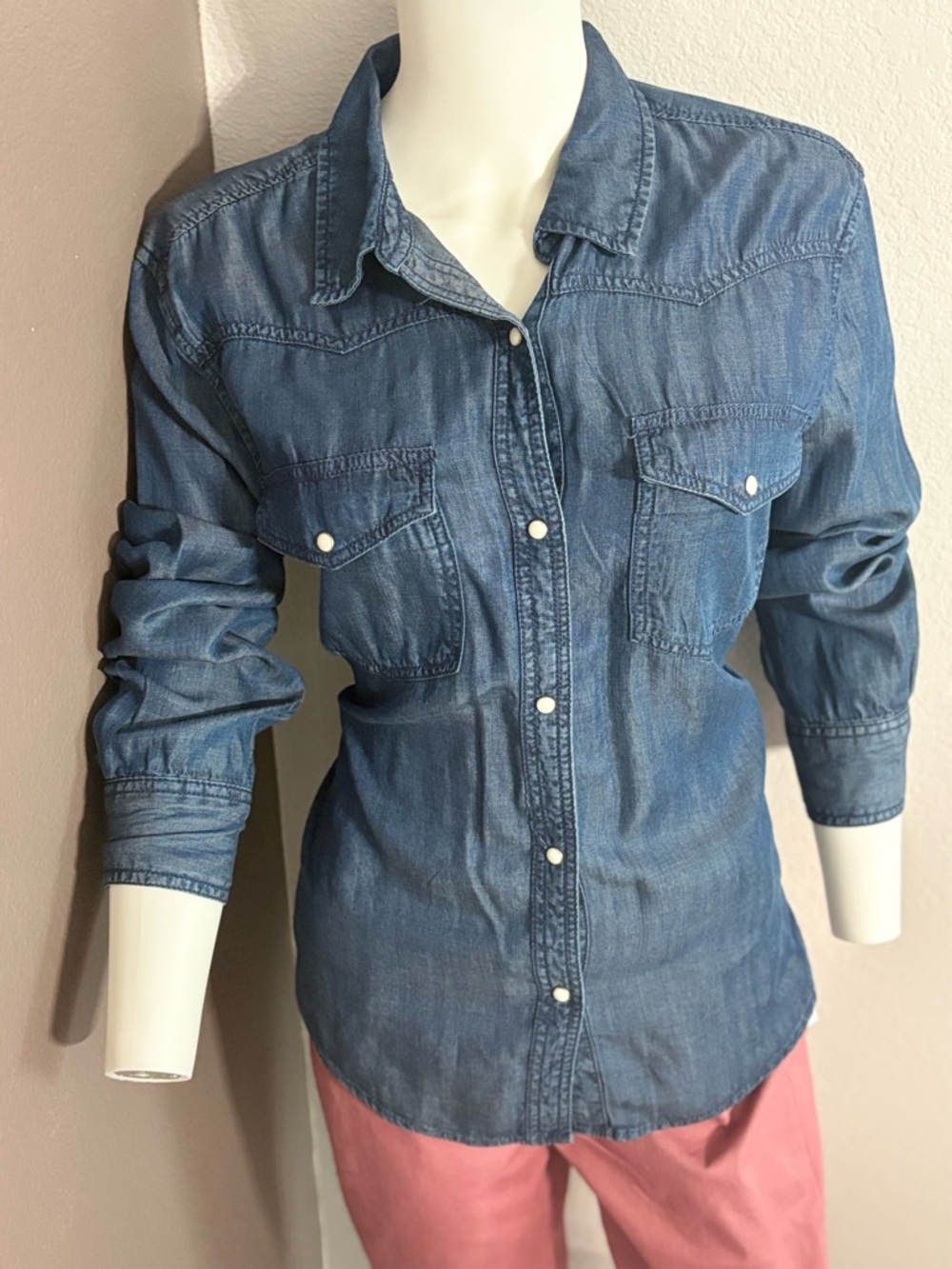 Classic Blue Denim Button-Down Shirt with Chest Pockets